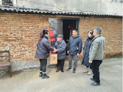 温泉街道泉塘社区：关爱独居老人 守护用电安全  