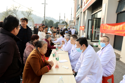 武汉大学中南医院咸宁医院大型义诊活动走进盘泗洲社区