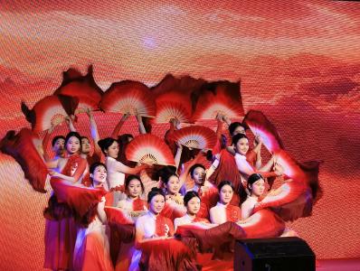 同心筑梦，共赴征程！咸宁东方外国语学校举行元旦文艺汇演