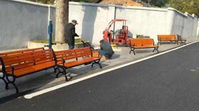 阳光社区：老旧小区添新椅 便民服务暖民心