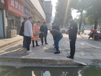 咸安区多部门联动 化解小区污水外溢难题