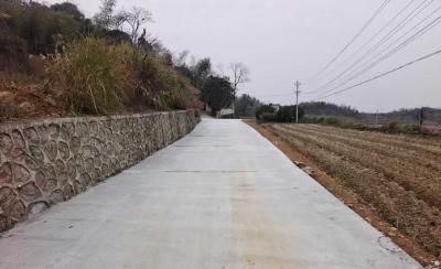 澄水洞村：村湾路畅环境美 民生工程暖人心