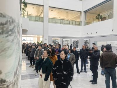 一轴长卷展芳魂 咸安区“淦河百里画廊·陈复兴淦河百米长卷画展”启幕