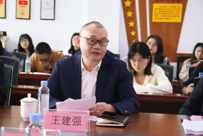 政协委员风采①王建强：教育战线的“多面手”委员