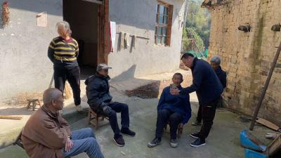 脚步向下 服务向前——咸安区人社局驻村帮扶这一年