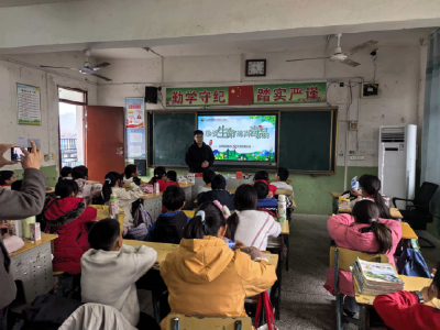 双溪桥镇：宪法护航人生 禁毒守护未来