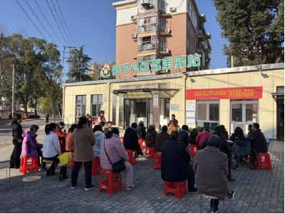 温泉街道岔路口社区：“两张桌子”微宣讲 政策直达暖民心