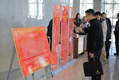 【聚焦咸安两会】参加政协咸宁市咸安区六届五次会议的委员到区文体中心会场报到