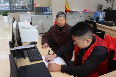 温泉街道黄畈社区：帮办代办暖夕阳 上门服务解民忧  