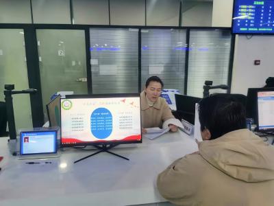 区农业农村局：局长当起窗口办事员，现场“把脉”破解审批难题