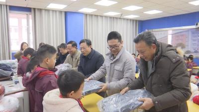 咸安区关工委组织开展第七届“暖冬助学”活动