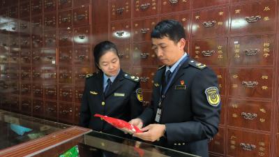咸安区市场监管局筑牢冬季用药安全防线