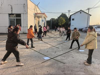 非遗 “打花棍” 进校园 高桥学子舞起传统新风采