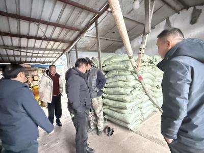 高桥镇刘英村：低温雨雪至 安全送上门