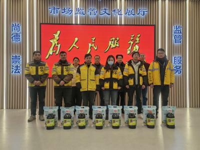 区市场监管局开展网约配送员专项慰问活动