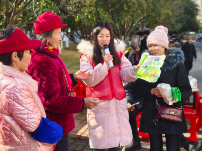 凤凰社区：垃圾分类齐参与 文明家园共创建