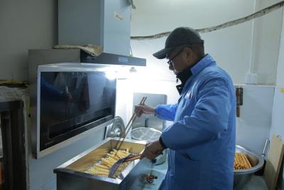 【新春走基层】三代匠心守年味，一根麻花系乡愁