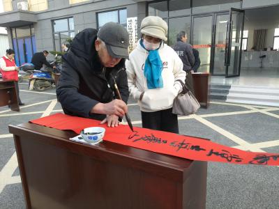 横沟桥镇：挥毫泼墨赠祥瑞，福暖横沟贺新春