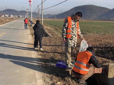 大幕乡泉山口村：干群同心清河道 洁净家园焕新颜