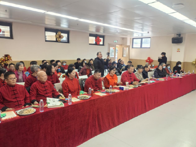 温泉街道开展“冬日有暖约 夕阳情共赏”慰问老人活动