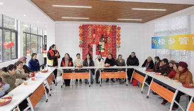 粥暖驿站情更浓 敲门送福敬桑榆