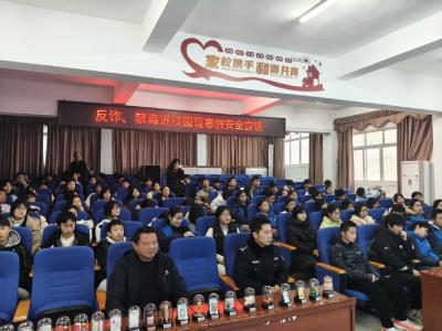 横沟桥镇开展“反诈+禁毒”进校园宣讲活动