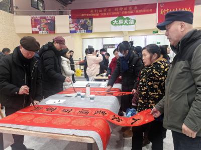 【新春走基层】翰墨归故里 文脉润乡村 大幕乡图书馆墨香添年味