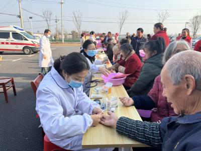 公益义诊暖民心 便民服务惠民生