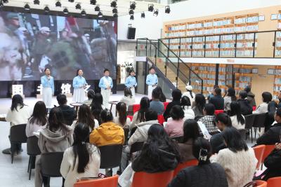 咸安区“图书馆之夜”：教师、读者共绘教育文化温暖画卷