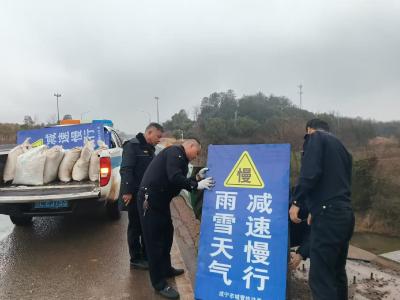 雪凝持续 精准守护 | 咸安城管全力筑牢低温雨雪冰冻天气安全防线