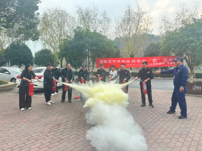盘泗洲社区：消防演练进商圈 防患未“燃”筑防线