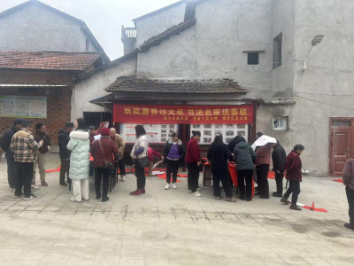 汀泗桥镇汀泗社区：墨香暖社区 春联送祝福