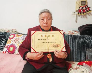 【新春走基层】二十载守护，一生情长——走近老党员苑秀英的“新年心愿”