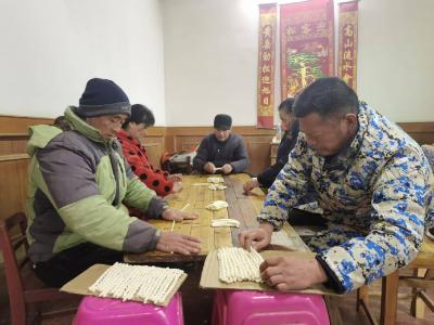 向阳湖镇甘棠社区：手工技艺传古韵 蓬松酥脆香四溢