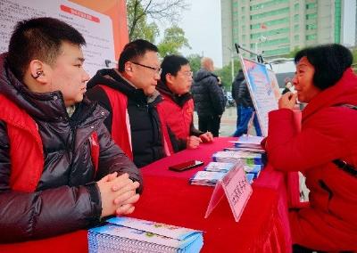 区人社局助力咸宁市“春风行动”大型专场招聘会圆满落幕