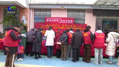 【新春走基层】泉塘社区：墨香迎新春 春联送祝福