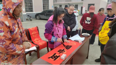 区委党校赴汀泗桥镇大桥村开展节前走访慰问活动