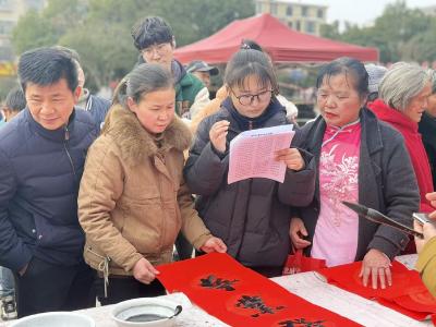 【新春走基层】咸安：挥毫泼墨送祝福 文化惠民暖人心