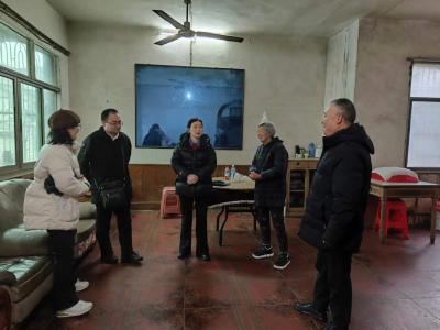 区发改局开展“迎新春、送温暖”走访慰问活动