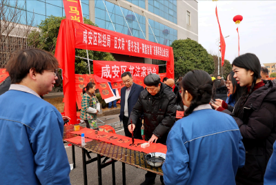 情系百家小区村组 新春送暖办实事