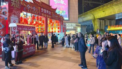 咸安“公益相亲角”亮相万达，200名单身青年寻良缘