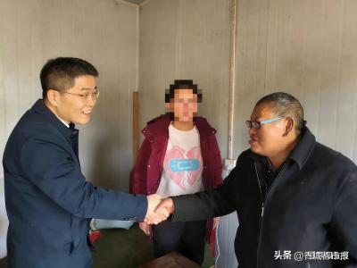 咸宁高中新春走访送真情