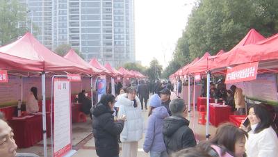 咸安区2026年“春风行动”护航群众“家门口”就业