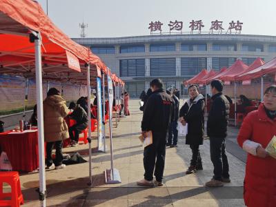 咸安区2026年“春风行动”横沟桥镇专场招聘会火热举行