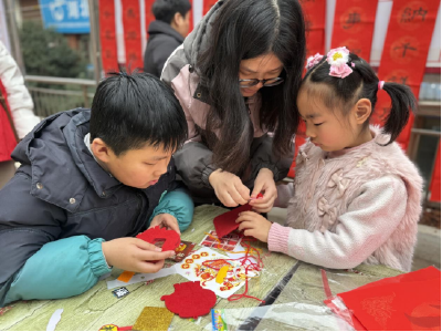 温泉街道岔路口社区：墨香童趣迎立春 传统文化润社区  