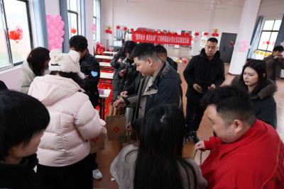 汀泗桥镇多部门联合举办返乡单身青年联谊活动