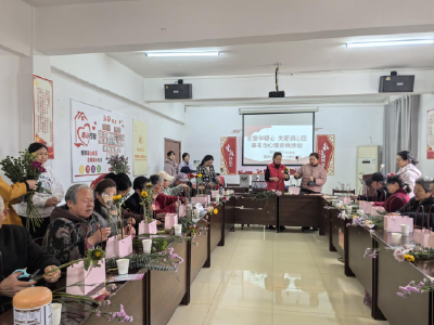 温泉街道滨河社区：花香伴暖心 关爱润心田