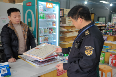 咸安区开展“护苗·开学季”行动 净化校园周边文化环境