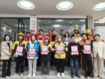 走街串巷也能参与治理 65名新就业群体有了“新身份”