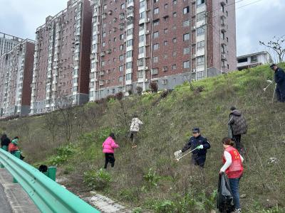 咸安城管联合多部门开展“清洁家园”整治行动